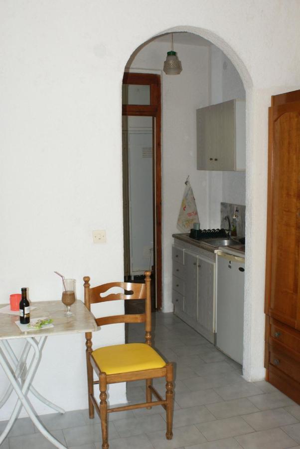 Hotel Agni -Enoikiazomena Diamerizmata Kallithea  ภายนอก รูปภาพ
