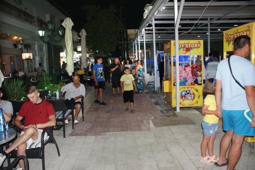 Hotel Agni -Enoikiazomena Diamerizmata Kallithea  ภายนอก รูปภาพ