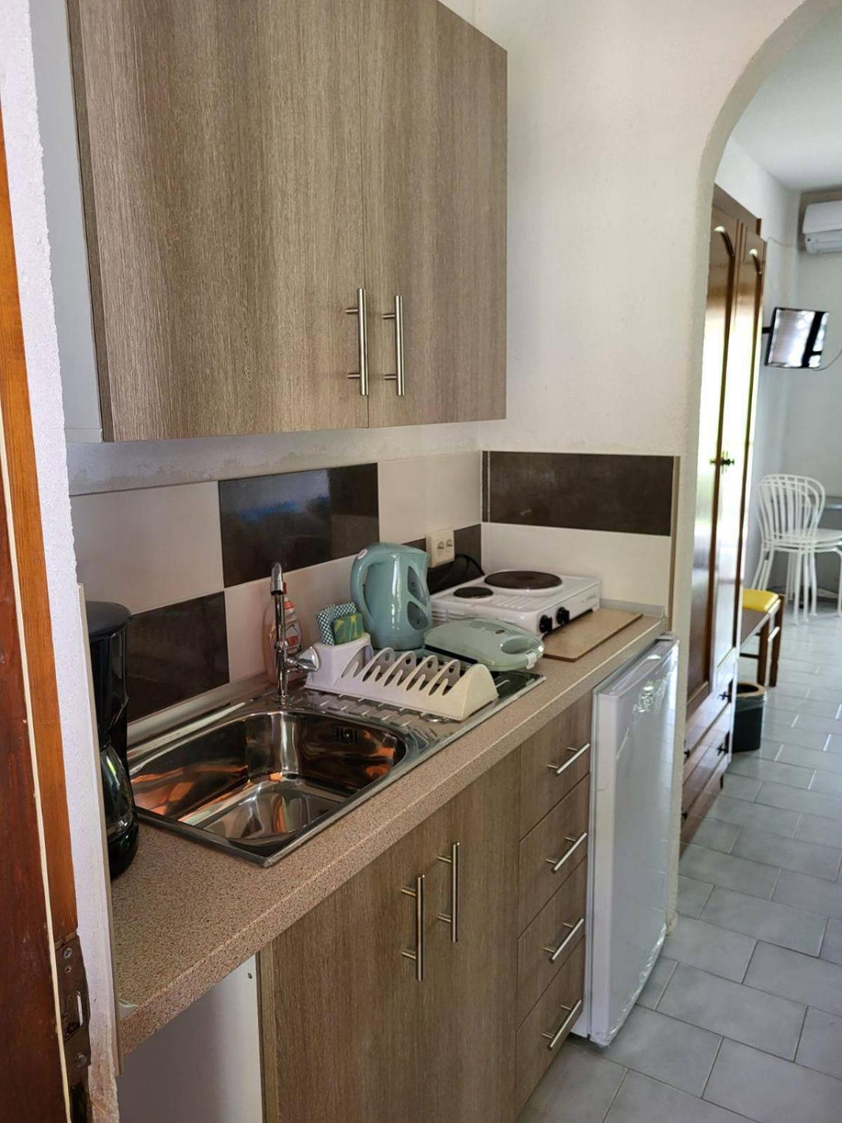 Hotel Agni -Enoikiazomena Diamerizmata Kallithea  ภายนอก รูปภาพ